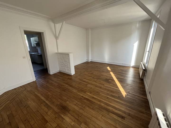 Location appartement 2 pièces 45 m² Le Bourget (93350) 45 m² 885